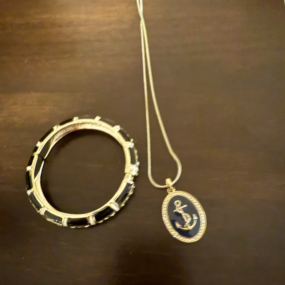 Elegant Gold and Black Anchor Necklace and Bracelet Set
